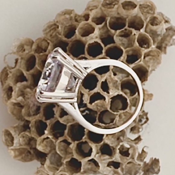 Silver plated and cubic zirconia ring. Size 6.5. - Picture 3 of 6